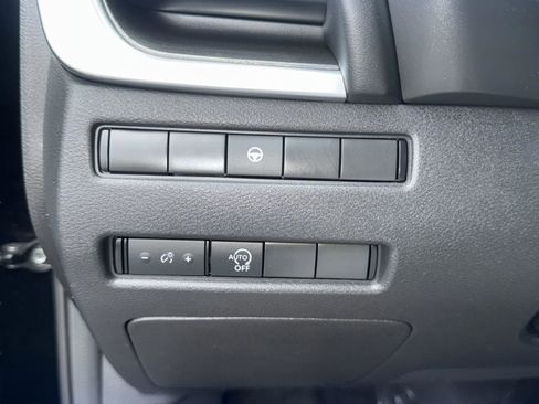 Used 2023 Nissan Rogue SV image 23