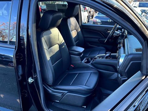 Used 2024 Chevrolet Colorado LT w/ LT Convenience Package III image 7