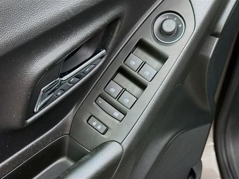 Used 2021 Chevrolet Trax LT w/ Driver Confidence Package FWD image 17