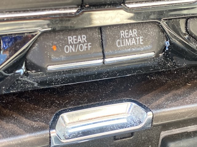 Used 2024 GMC Yukon XL Denali AWD/4WD image 43