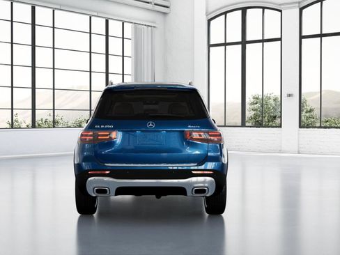Used 2026 Mercedes-Benz GLB 250 4MATIC image 11