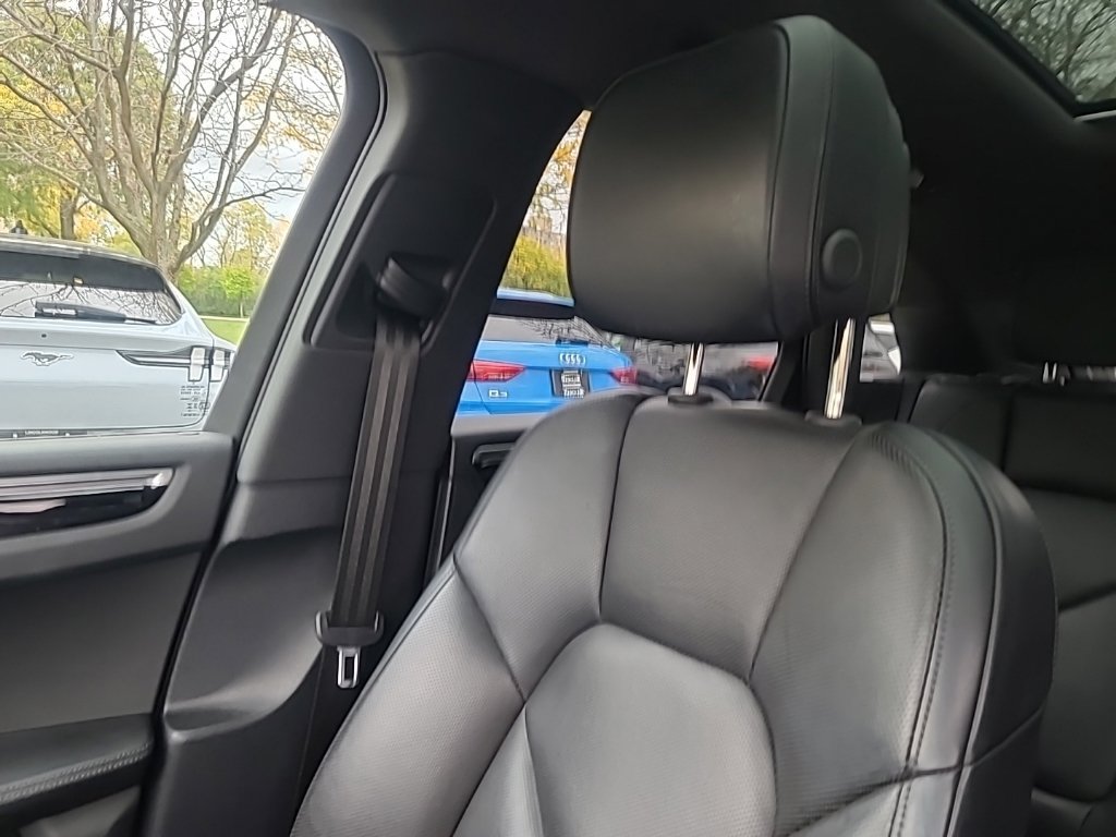 Used 2024 Porsche Macan AWD/4WD image 56