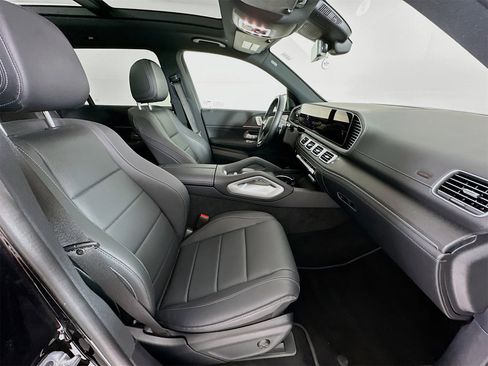 Used 2025 Mercedes-Benz GLS 450 4MATIC image 32