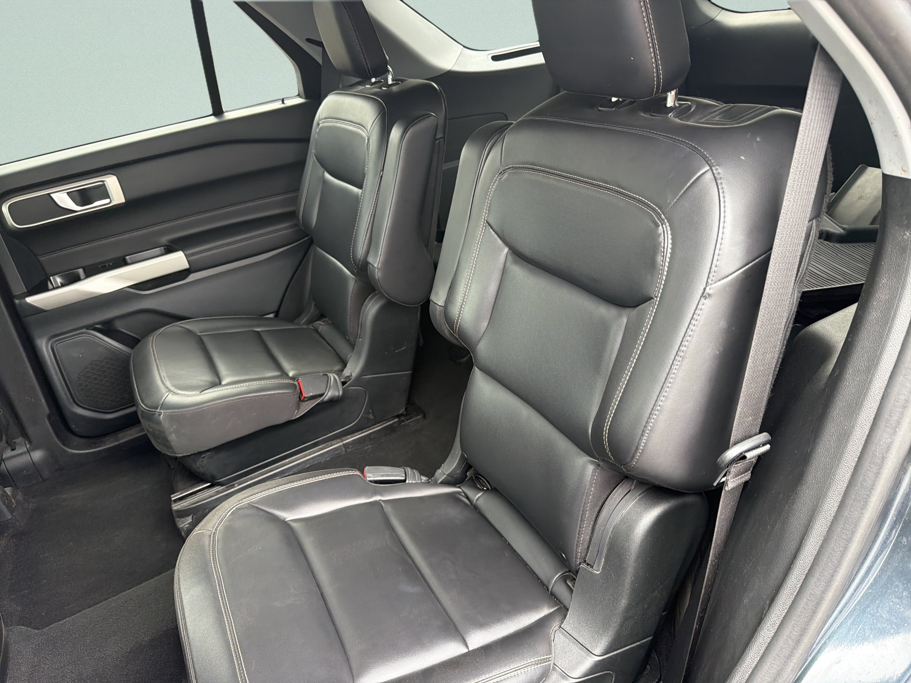 Used 2023 Ford Explorer XLT w/ Equipment Group 202A AWD/4WD image 23