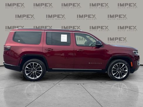 Used 2025 Jeep Wagoneer Series III w/ Premium Group I AWD/4WD image 6