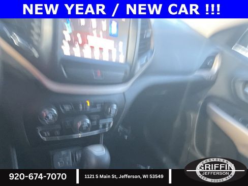 Used 2017 Jeep Cherokee Latitude w/ Cold Weather Group image 27
