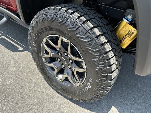 New 2025 Chevrolet Colorado ZR2 w/ Technology Package image 7