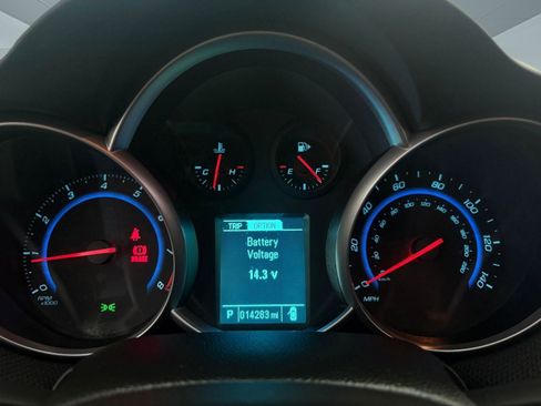 Used 2015 Chevrolet Cruze LT w/ Technology Package image 16