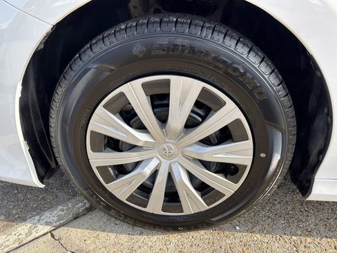 Used 2022 Toyota Camry LE image 10