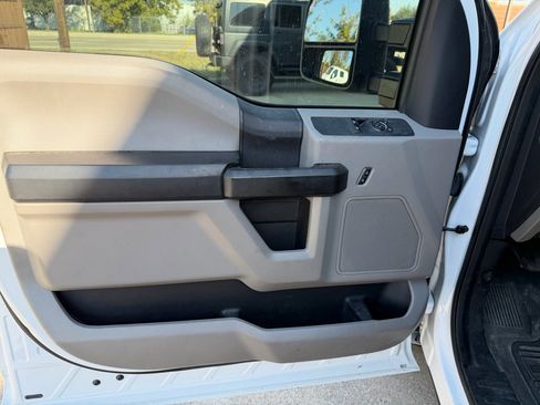 Used 2019 Ford F250 XL w/ Power Equipment Group image 19