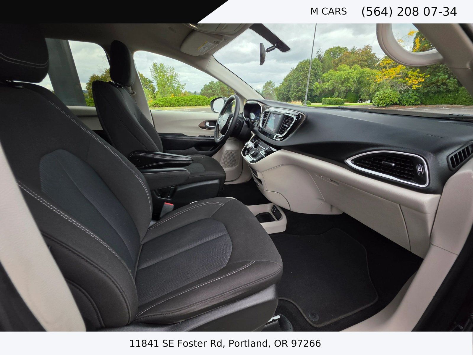 Used 2022 Chrysler Voyager LX FWD image 13