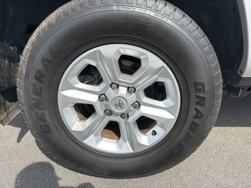 Used 2022 Toyota 4Runner SR5 RWD image 9