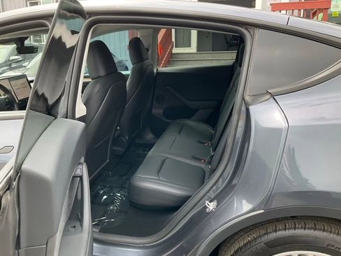 Used 2023 Tesla Model Y 2WD image 26