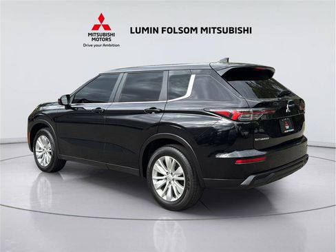 Used 2026 Mitsubishi Outlander ES FWD image 3