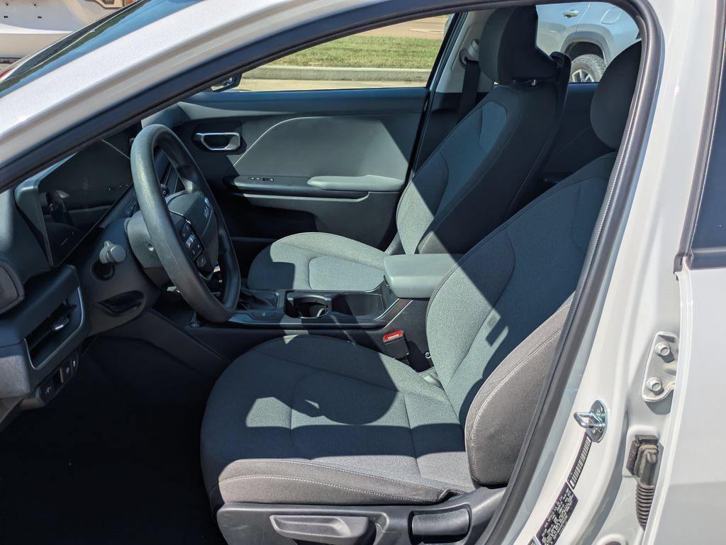 Used 2025 Kia K4 FWD image 4