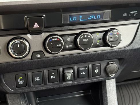 Used 2023 Toyota Tacoma TRD Off-Road w/ Technology Package AWD/4WD image 19
