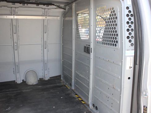 Used 2013 GMC Savana 3500 w/ Power Package image 20