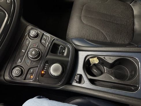 Used 2015 Chrysler 200 S FWD image 27