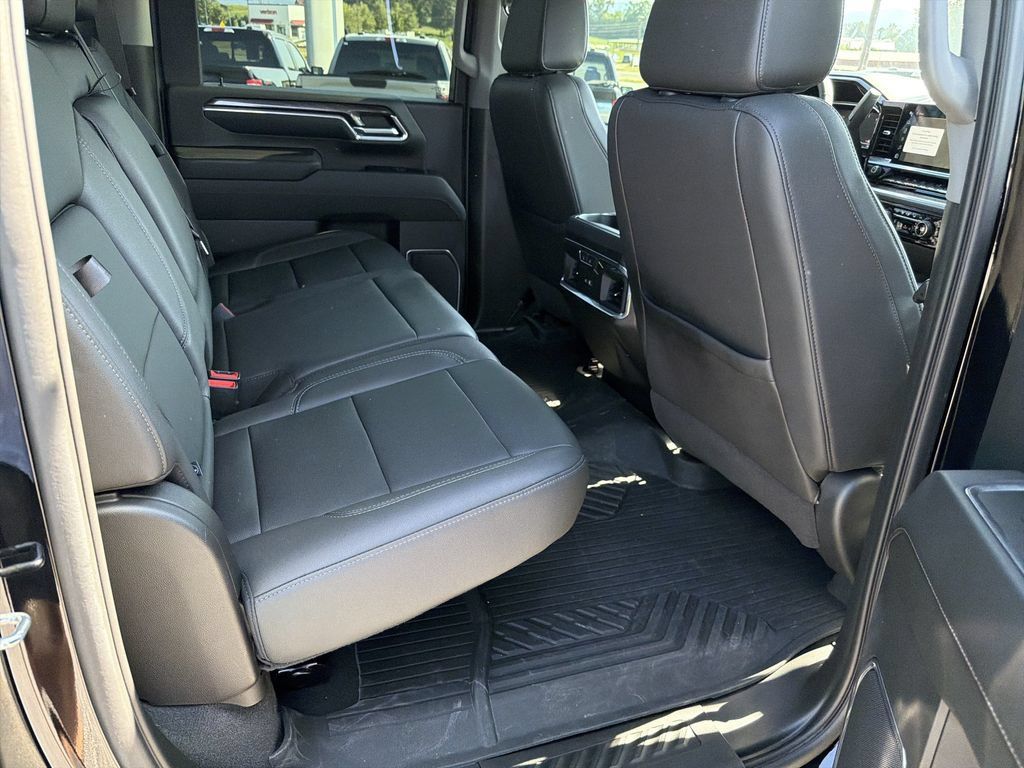 Used 2024 Chevrolet Silverado 2500 LTZ w/ LTZ Convenience Package AWD/4WD image 16