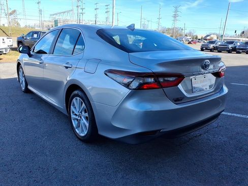Used 2021 Toyota Camry LE image 5