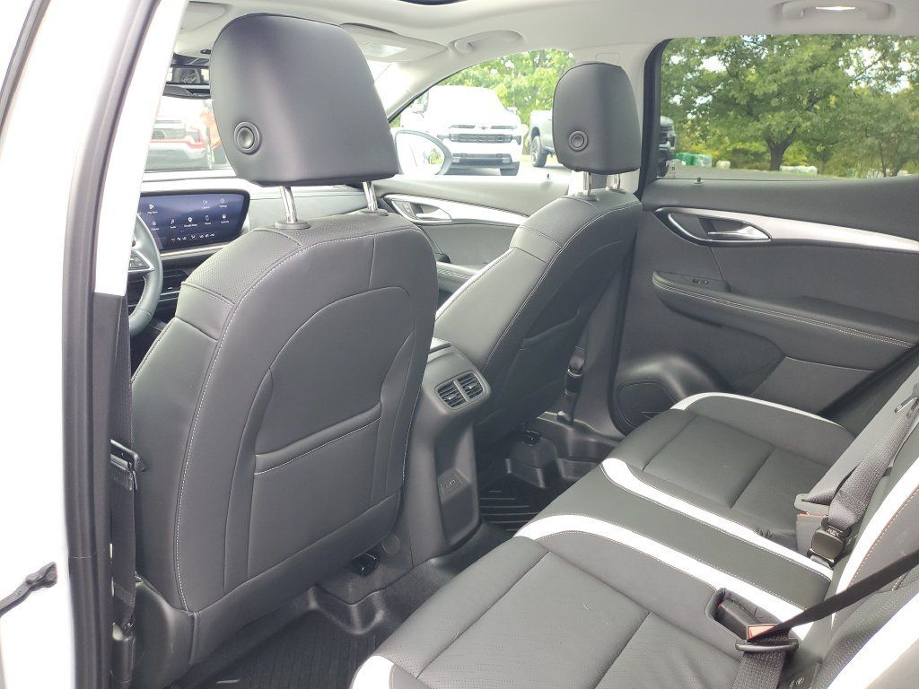 Used 2024 Buick Envision Sport Touring AWD/4WD image 32