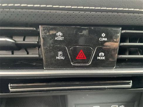 Used 2024 Volkswagen Atlas SE image 17