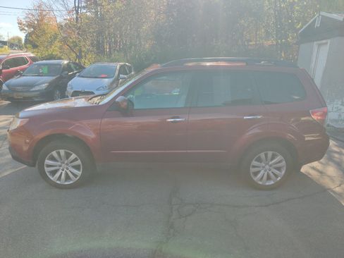 Used 2011 Subaru Forester 2.5X Premium image 3