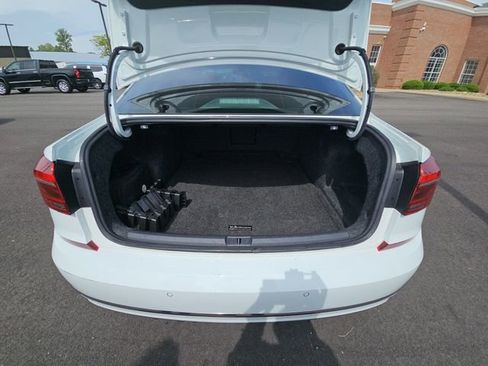 Used 2018 Volkswagen Passat 2.0T SEL Premium FWD image 28