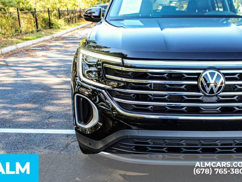 Used 2025 Volkswagen Atlas SE image 12