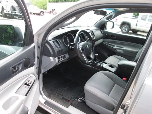 Used 2014 Toyota Tacoma 4x4 Access Cab w/ Convenience Package image 14