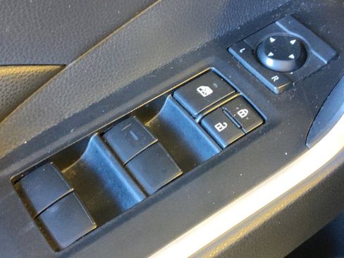 Used 2019 Toyota RAV4 LE image 27