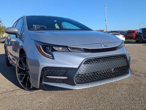 Used 2021 Toyota Corolla SE w/ SE Premium Package image 4