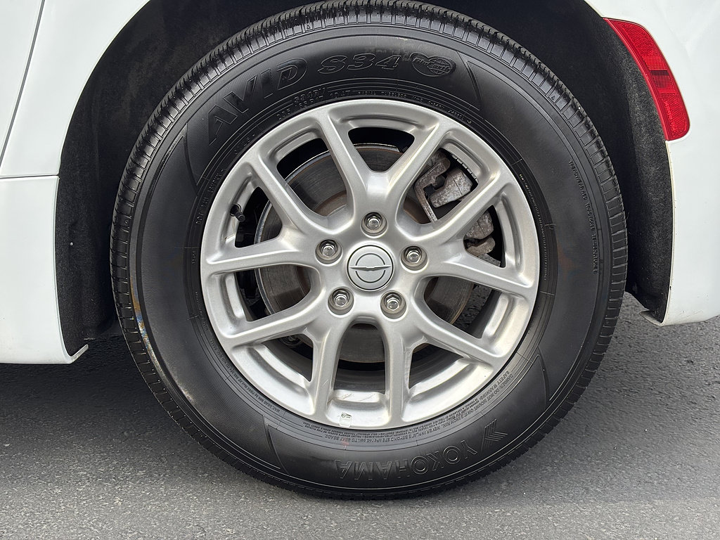 Used 2025 Chrysler Pacifica Select FWD image 12