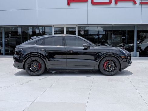 Certified 2024 Porsche Cayenne S AWD/4WD image 8