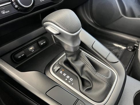 Used 2025 Kia Soul LX w/ LX Technology Package image 16