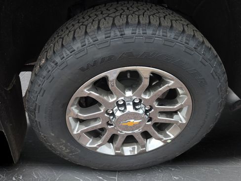 Used 2026 Chevrolet Silverado 3500 LTZ w/ LTZ Plus Package AWD/4WD image 17
