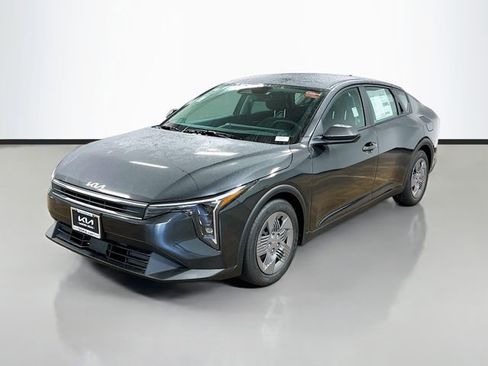 New 2025 Kia K4 LX image 3