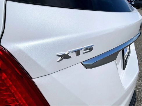 Used 2018 Cadillac XT5 Luxury w/ Driver Awareness Package AWD/4WD image 29