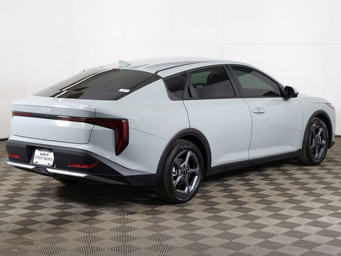 Used 2025 Kia K4 FWD image 9