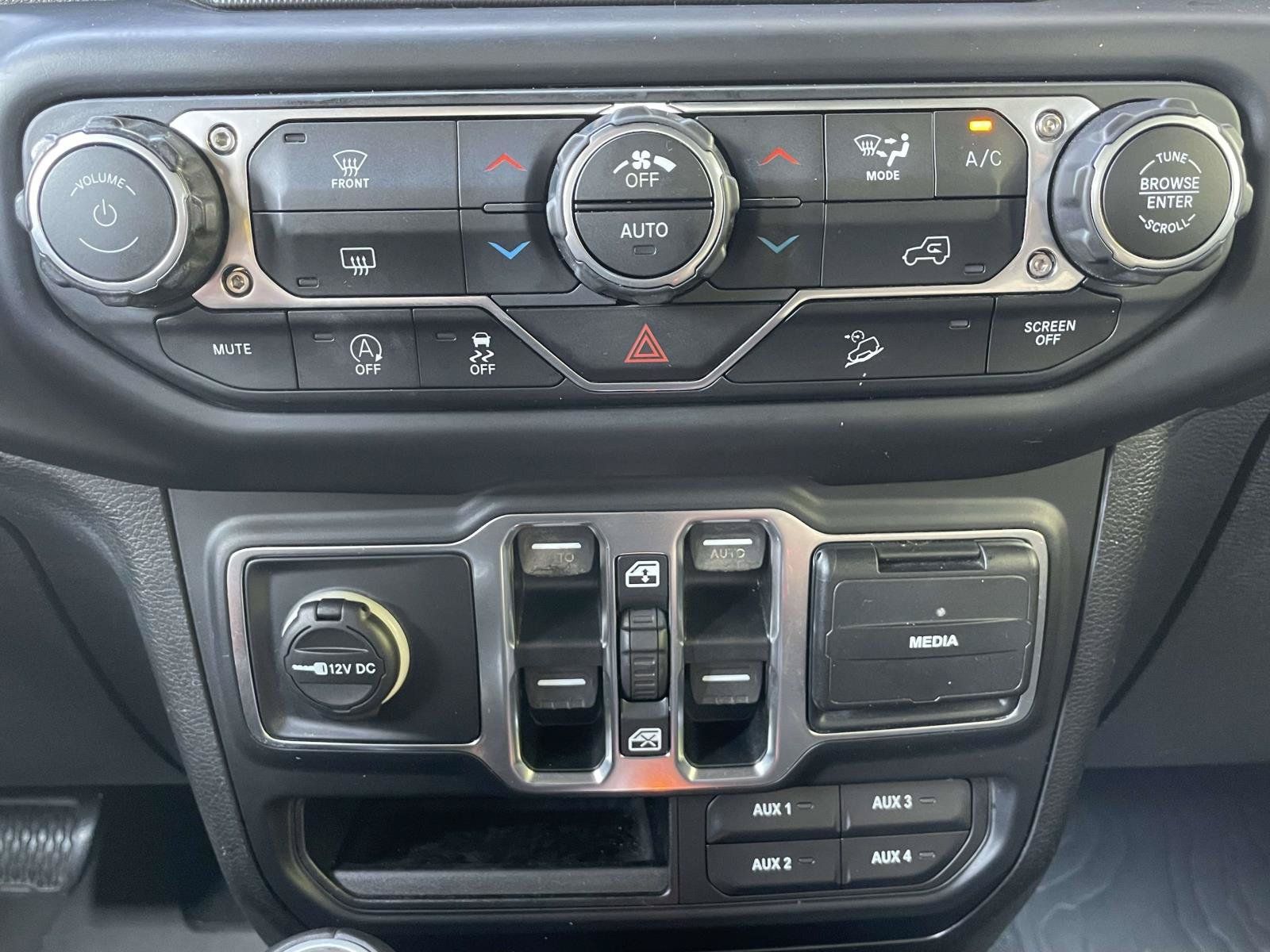 Used 2019 Jeep Wrangler Unlimited Sahara AWD/4WD image 29