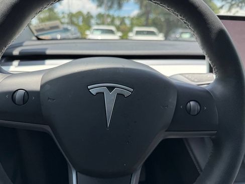 Used 2024 Tesla Model Y Long Range AWD/4WD image 23