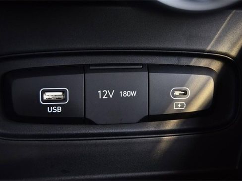 Used 2024 Hyundai Venue SEL image 16