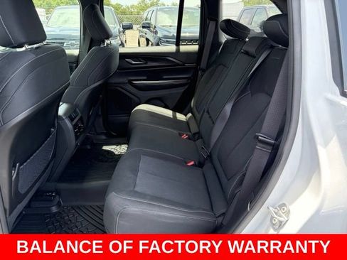 Used 2025 Jeep Grand Cherokee Laredo X w/ Luxury Tech Group I RWD image 15