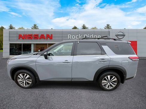Used 2023 Nissan Pathfinder SL AWD/4WD image 7