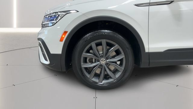 Certified 2024 Volkswagen Tiguan SE AWD/4WD image 27
