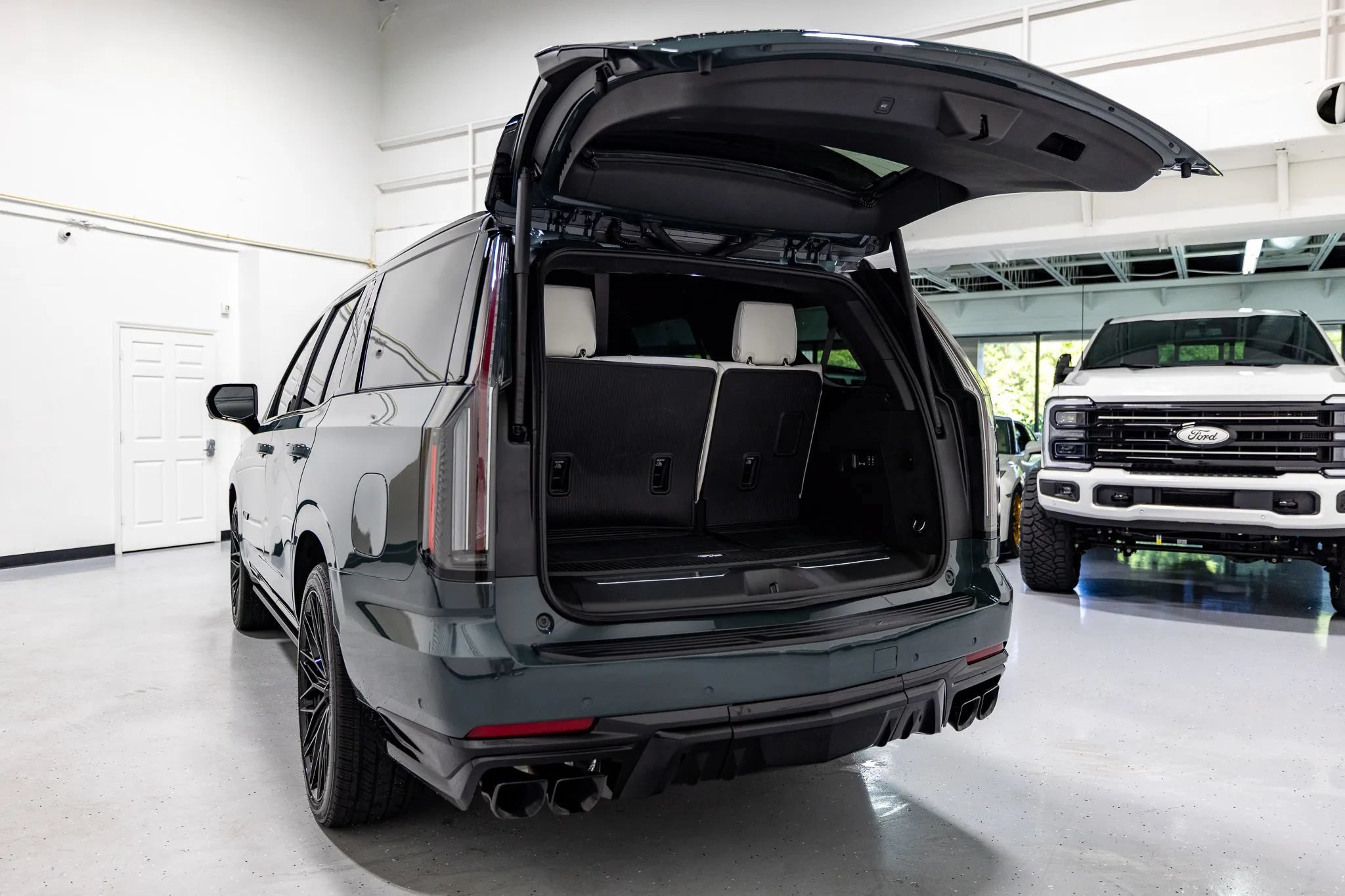 Used 2026 Cadillac Escalade V w/ LPO, ONYX Package AWD/4WD image 18