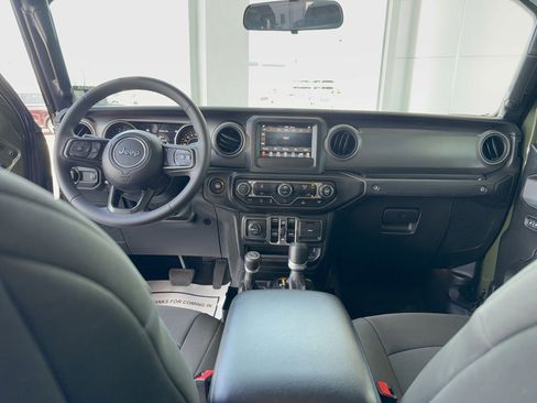 Used 2023 Jeep Gladiator Sport AWD/4WD image 27
