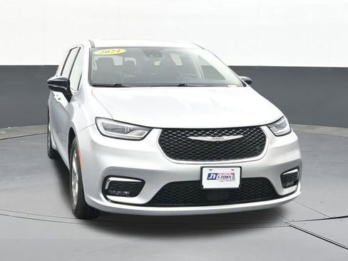 Used 2024 Chrysler Pacifica Limited FWD image 24