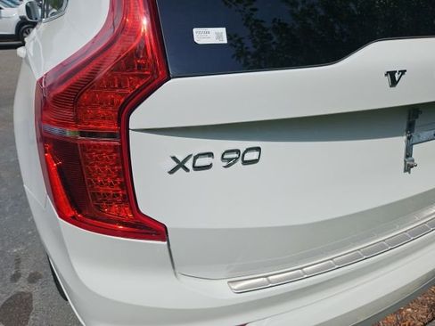 Used 2021 Volvo XC90 T5 Momentum w/ Protection Package Premier FWD image 5
