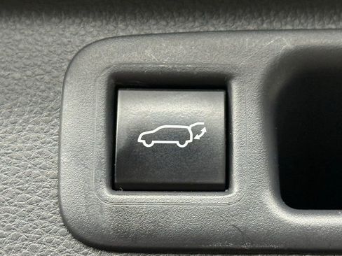 Certified 2024 Toyota Highlander XLE image 12